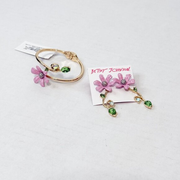 Betsey Johnson NWOB Gold Tone Flower Bangle Bracelet Crystal Accent Drop Earring - Picture 6 of 16